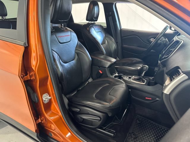 Used 2016 Jeep Cherokee Trailhawk w/ Leather Interior Group AWD/4WD image 30