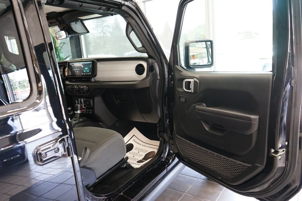 Used 2024 Jeep Wrangler Unlimited AWD/4WD image 41