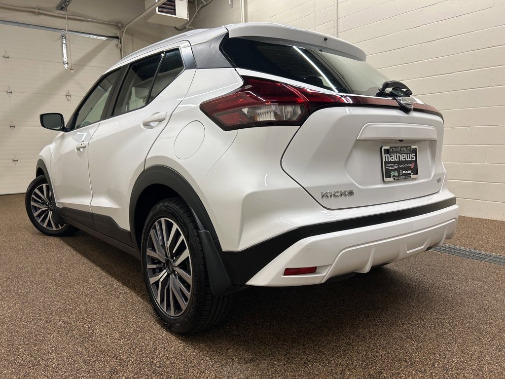 Used 2023 Nissan Kicks SV image 4