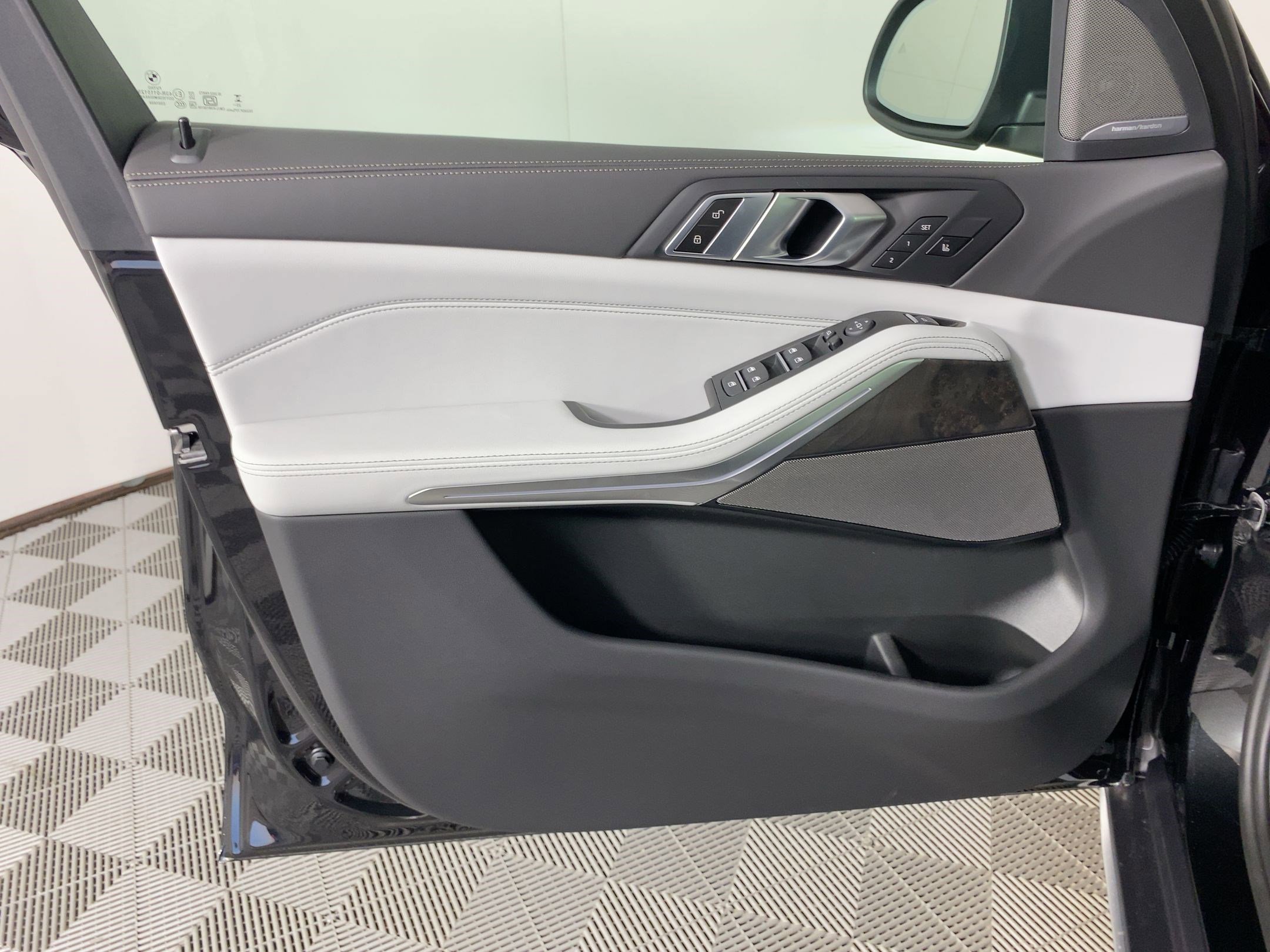 Used 2026 BMW X5 xDrive40i w/ Climate Comfort Package image 10