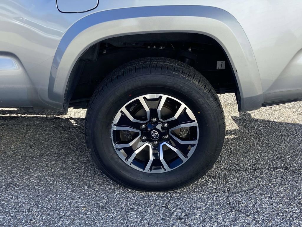 Used 2022 Toyota Tacoma TRD Sport w/ Technology Package image 9