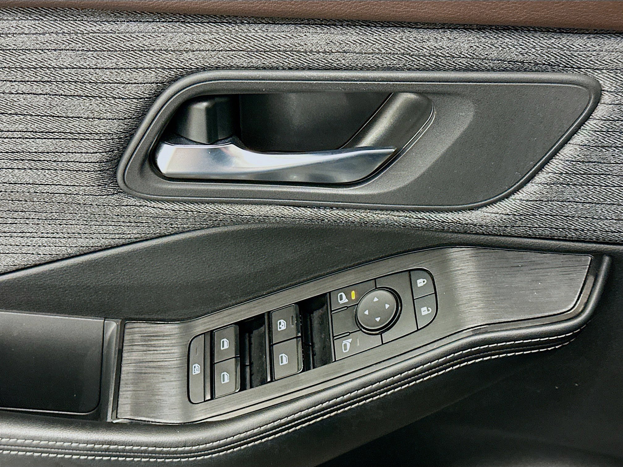 Used 2023 Nissan Rogue SV image 15