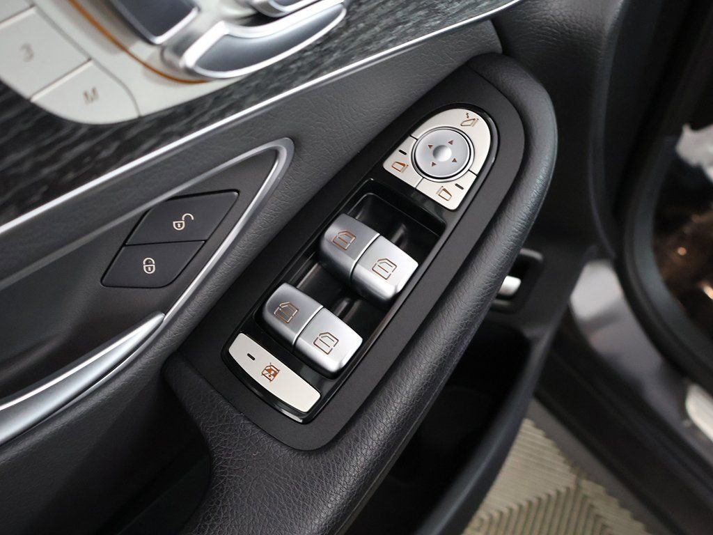 Used 2021 Mercedes-Benz GLC 300 4MATIC w/ Multimedia Package image 40
