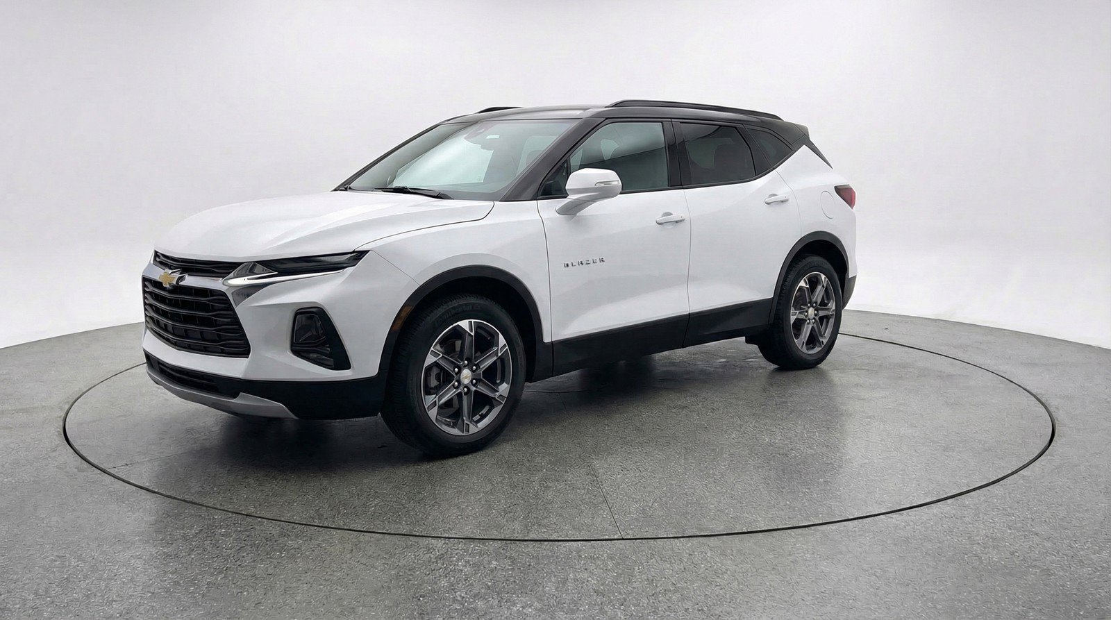 Used 2025 Chevrolet Blazer LT FWD image 3