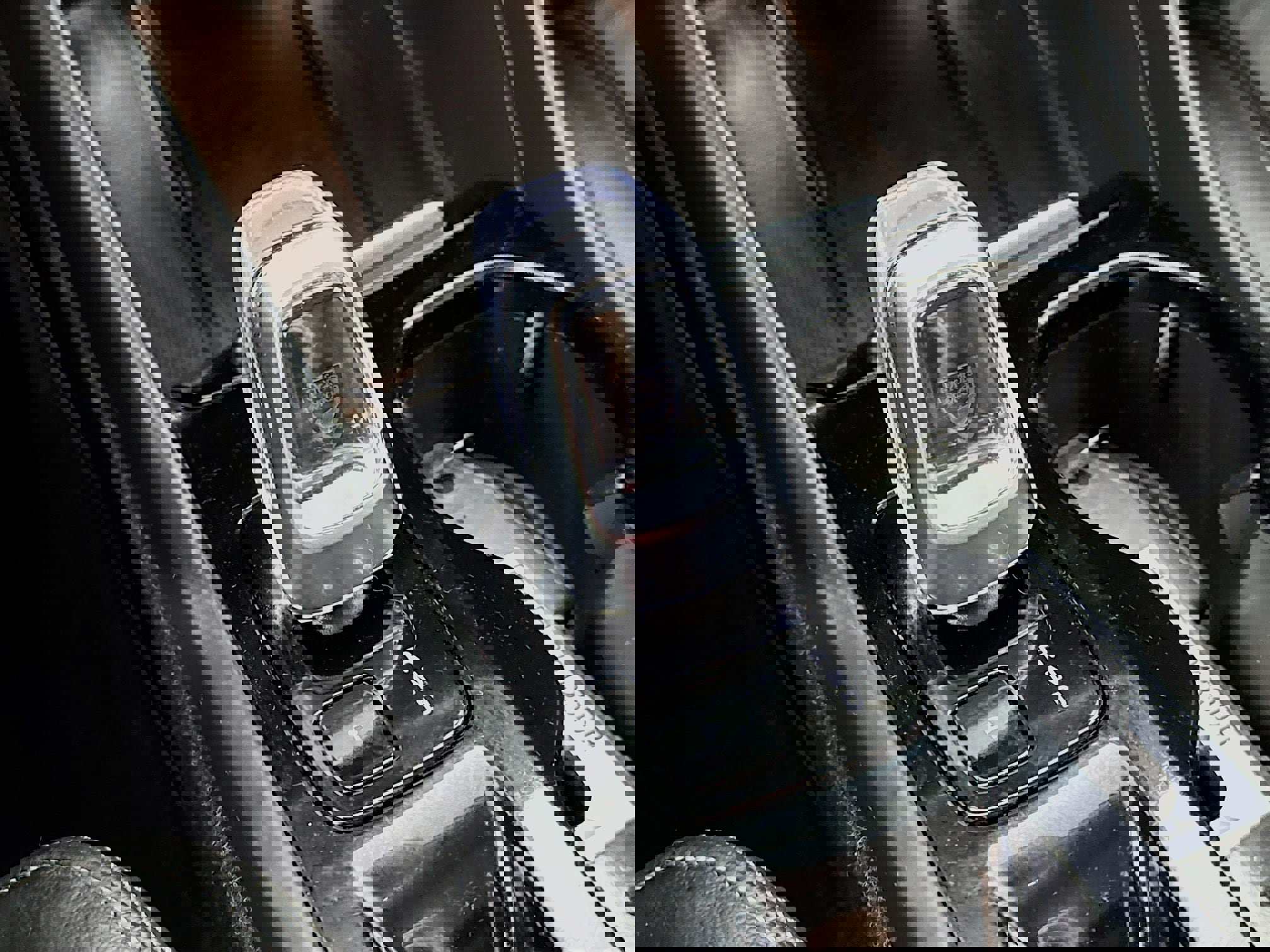 Used 2023 Volvo XC40 B5 Plus image 19