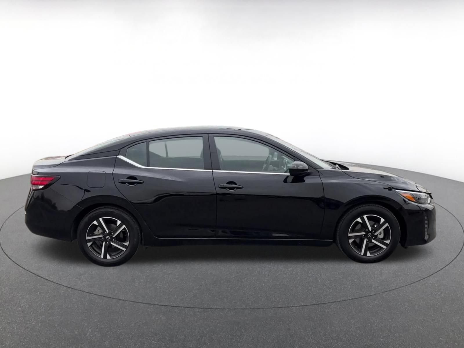 Used 2025 Nissan Sentra SV FWD image 13