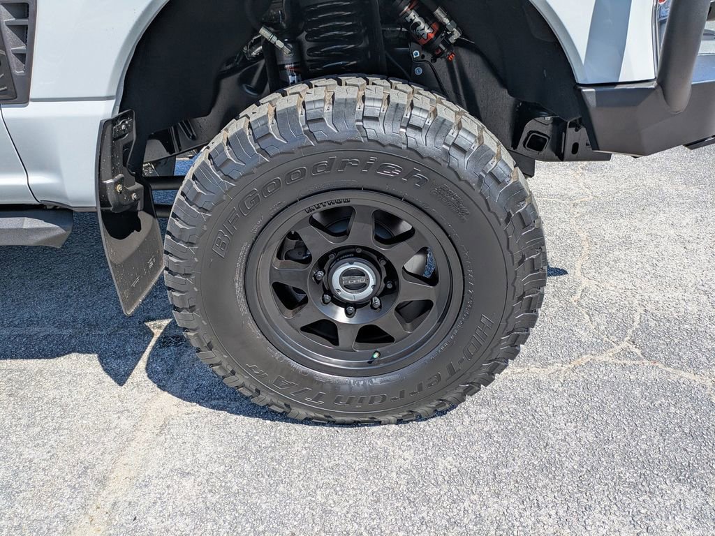 New 2026 Ford F250 Lariat w/ Black Appearance Package image 9