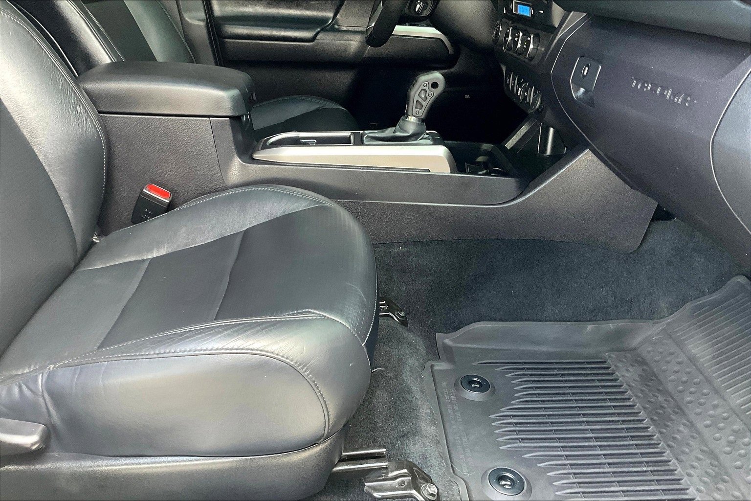 Used 2023 Toyota Tacoma Limited image 22