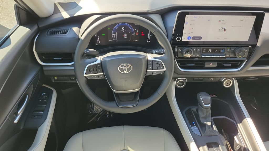 Used 2026 Toyota Grand Highlander XLE FWD image 12
