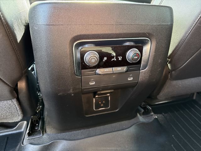 Used 2022 Chevrolet Suburban RST w/ Sport Performance Package image 31