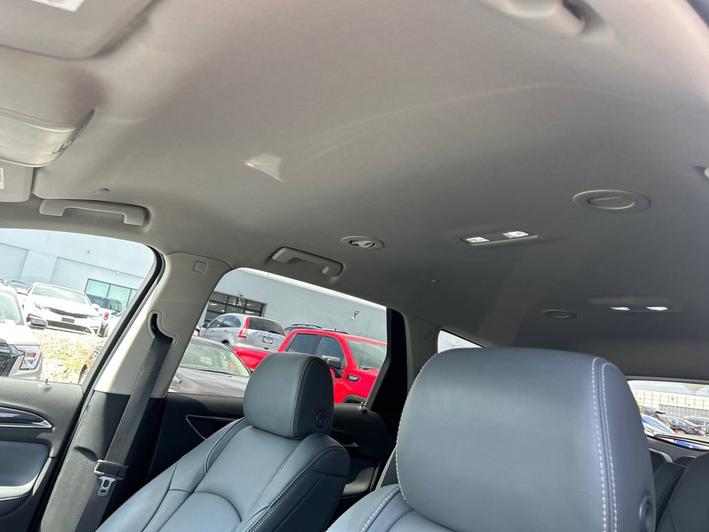 Used 2020 Buick Enclave Premium w/ Surround and Sites Package image 28