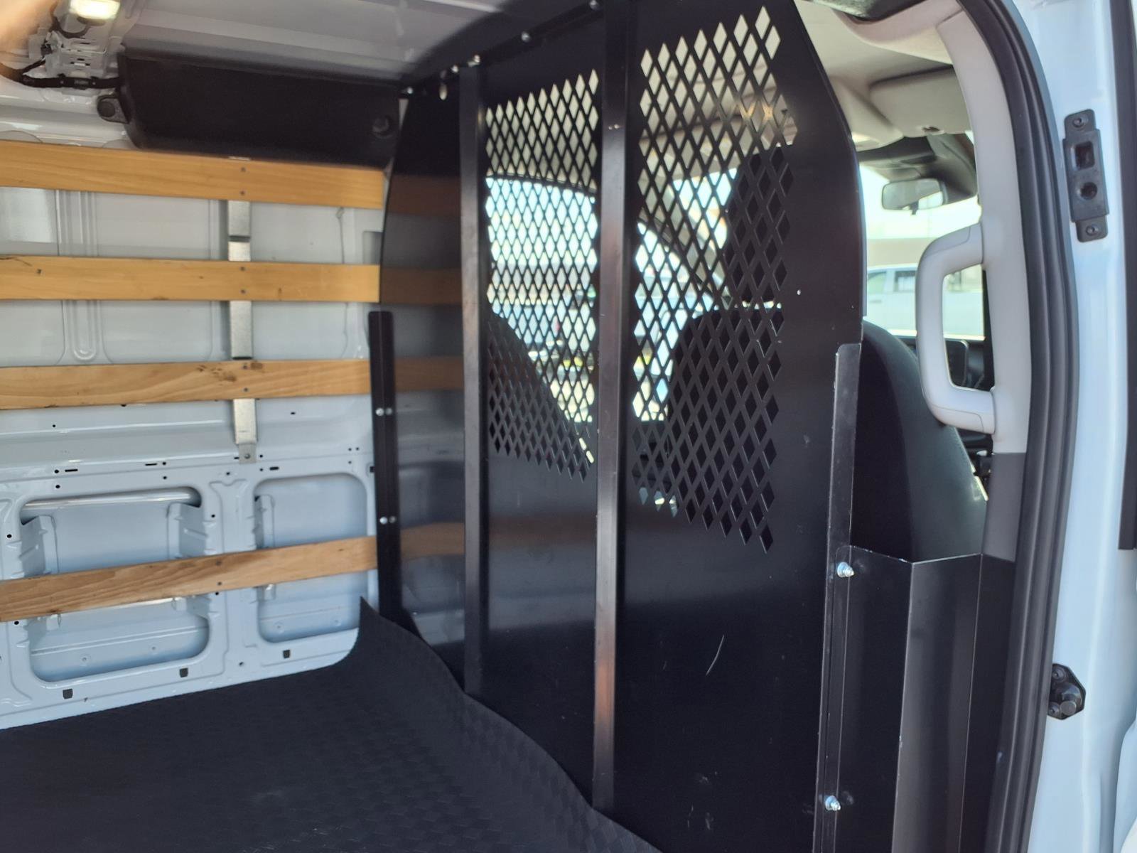 Used 2024 Ford Transit 250 Low Roof AWD w/ Exterior Upgrade Package image 22