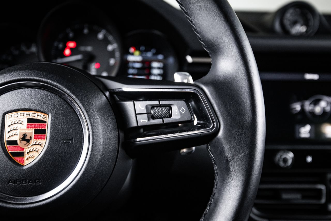Certified 2023 Porsche Macan AWD/4WD image 16