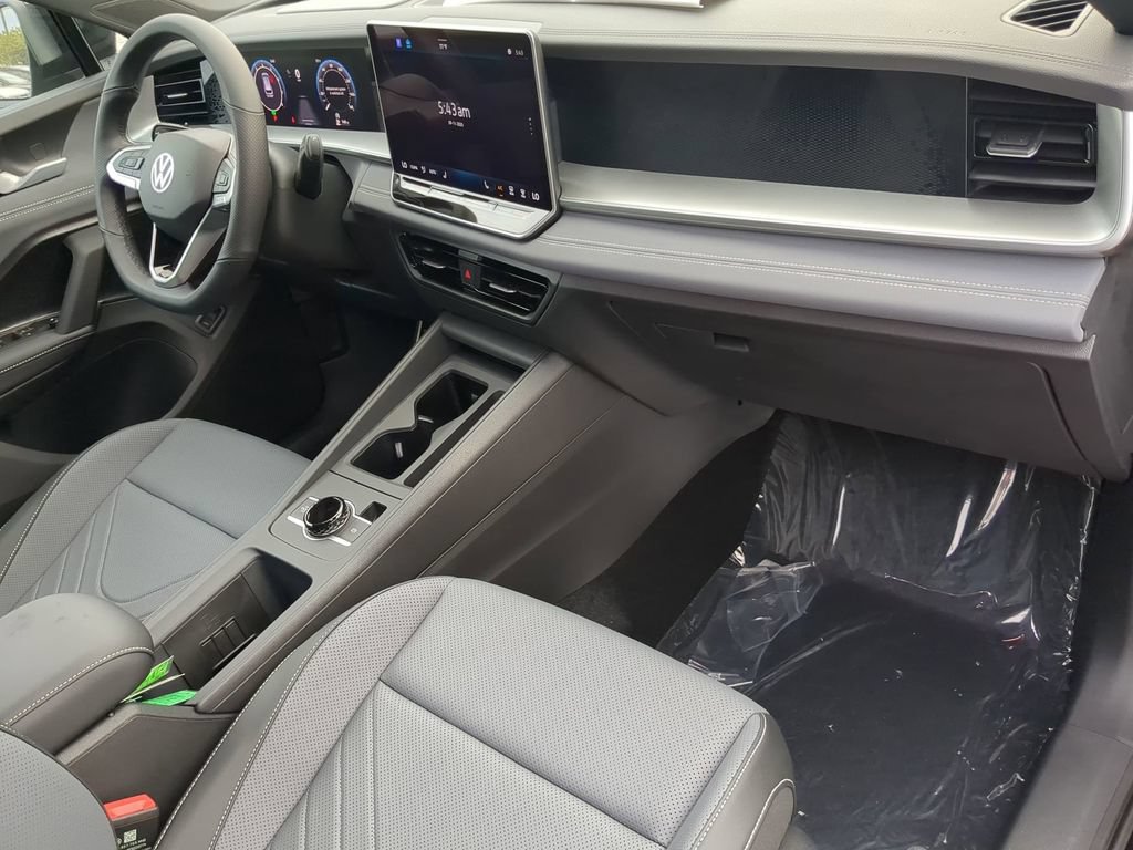 New 2025 Volkswagen Tiguan SE R-Line FWD image 12