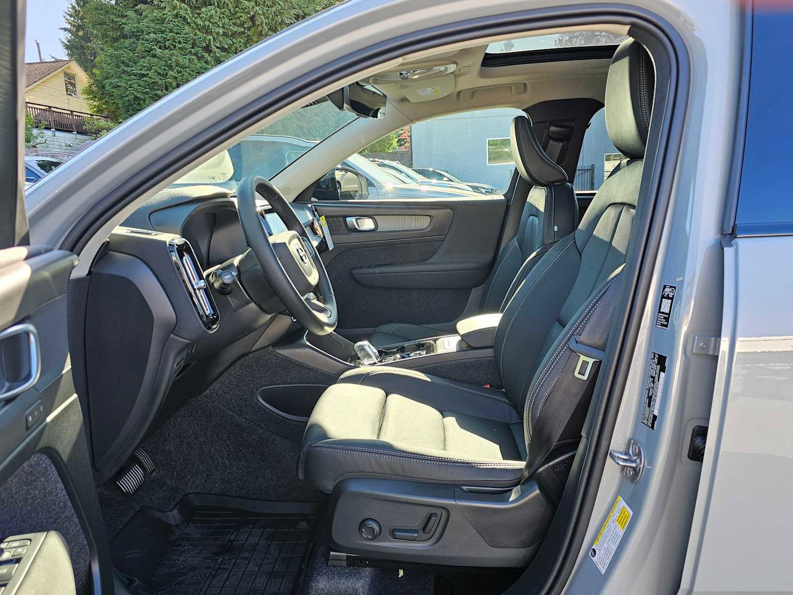 New 2026 Volvo XC40 B5 Plus w/ Protection Package Premier image 18