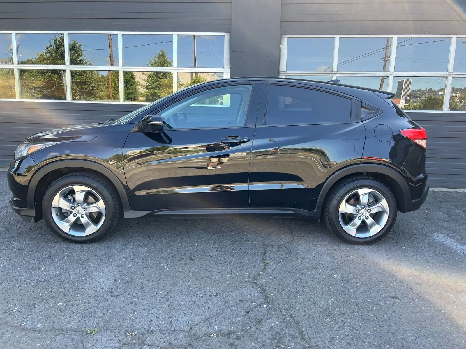 Used 2017 Honda HR-V EX image 2