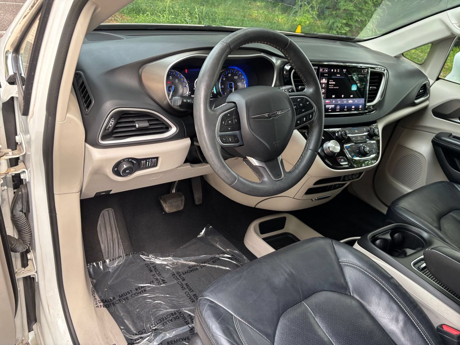 Used 2022 Chrysler Pacifica Touring-L FWD image 36