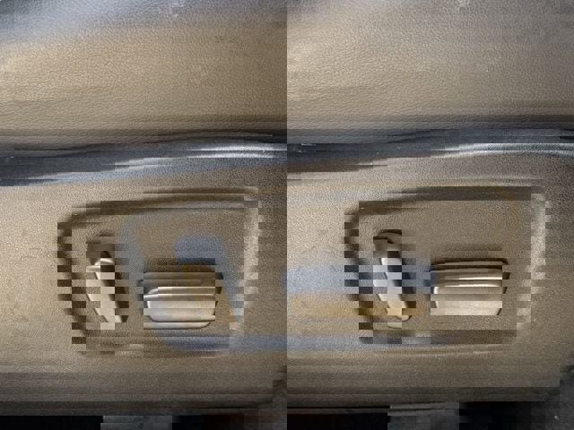 Used 2017 Toyota Highlander SE w/ Carpet Mat Package AWD/4WD image 30