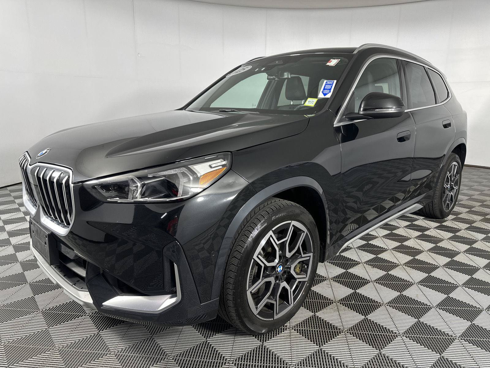 Used 2025 BMW X1 xDrive28i w/ Convenience Package AWD/4WD image 3