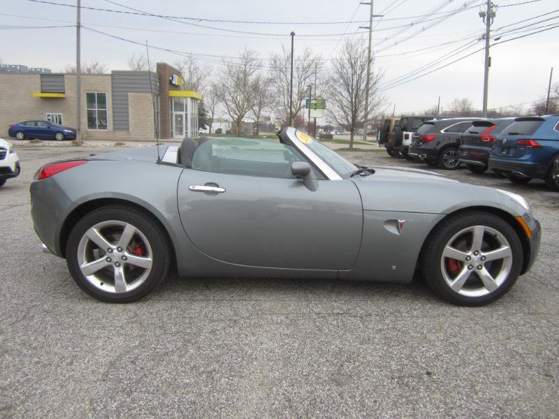 Used 2006 Pontiac Solstice Convertible w/ Premium Package image 2