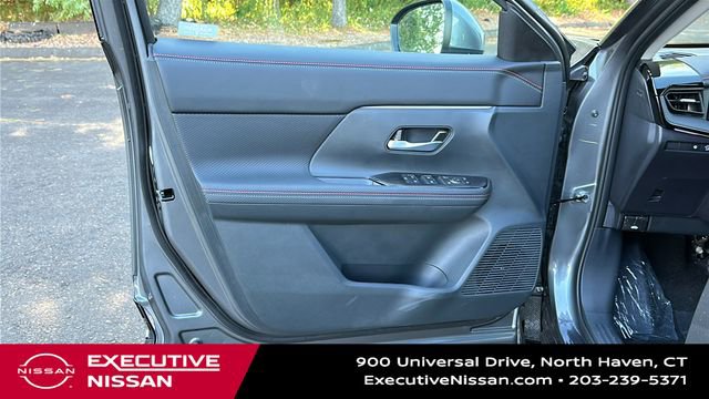 Used 2025 Nissan Kicks SR FWD image 9