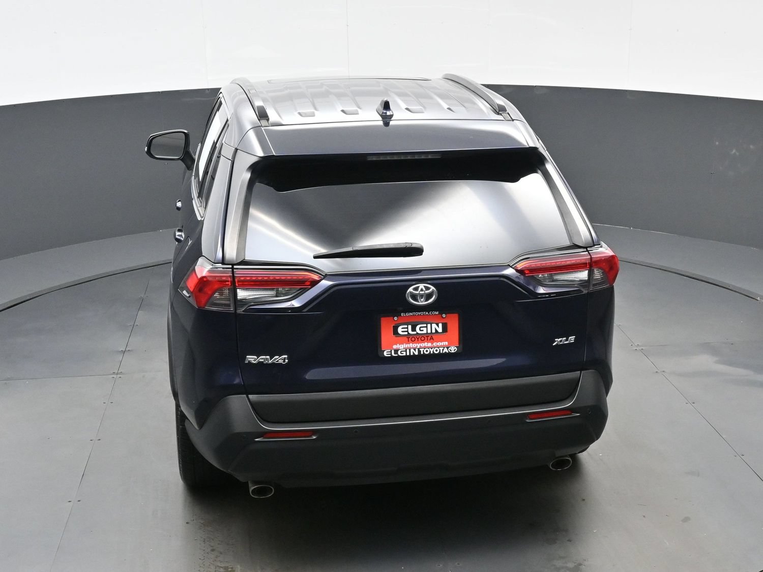 Used 2020 Toyota RAV4 XLE Premium FWD image 39