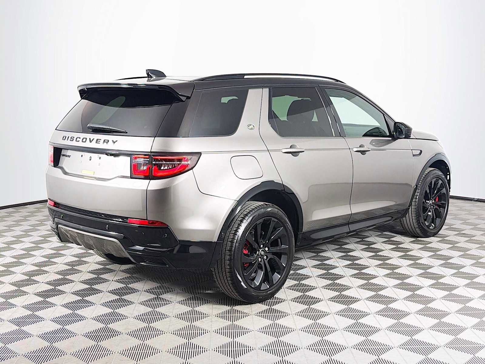 Used 2024 Land Rover Discovery Sport Dynamic SE image 5