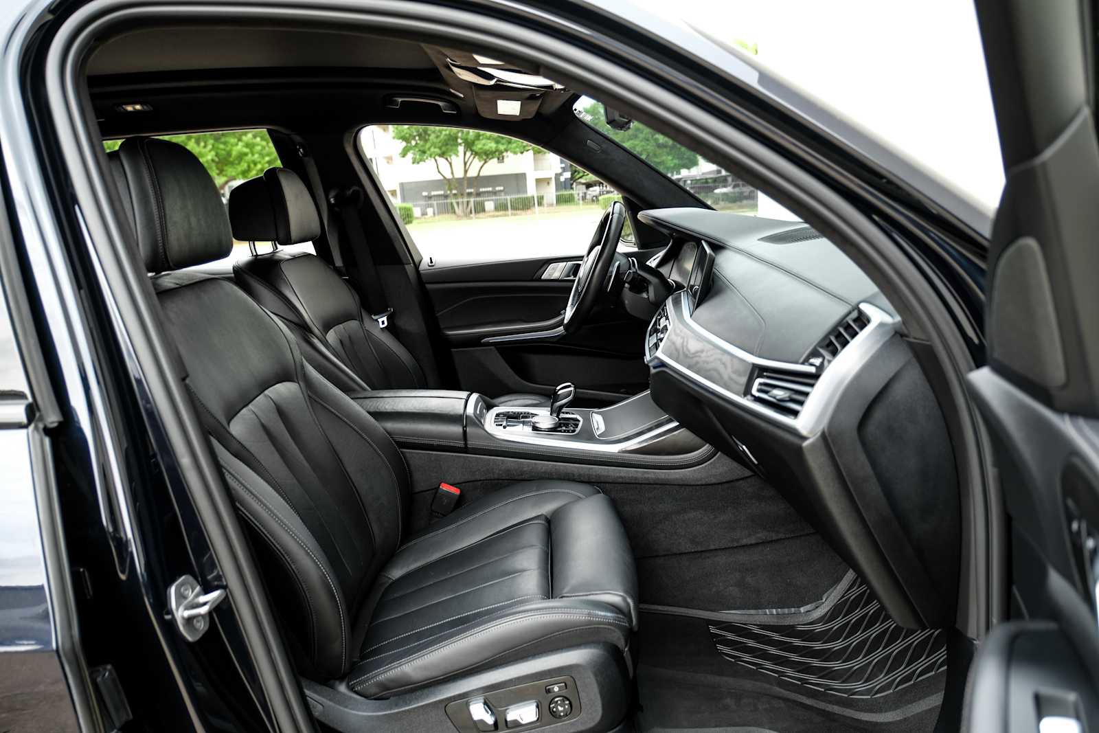 Used 2022 BMW X7 xDrive40i w/ M Sport Package image 39