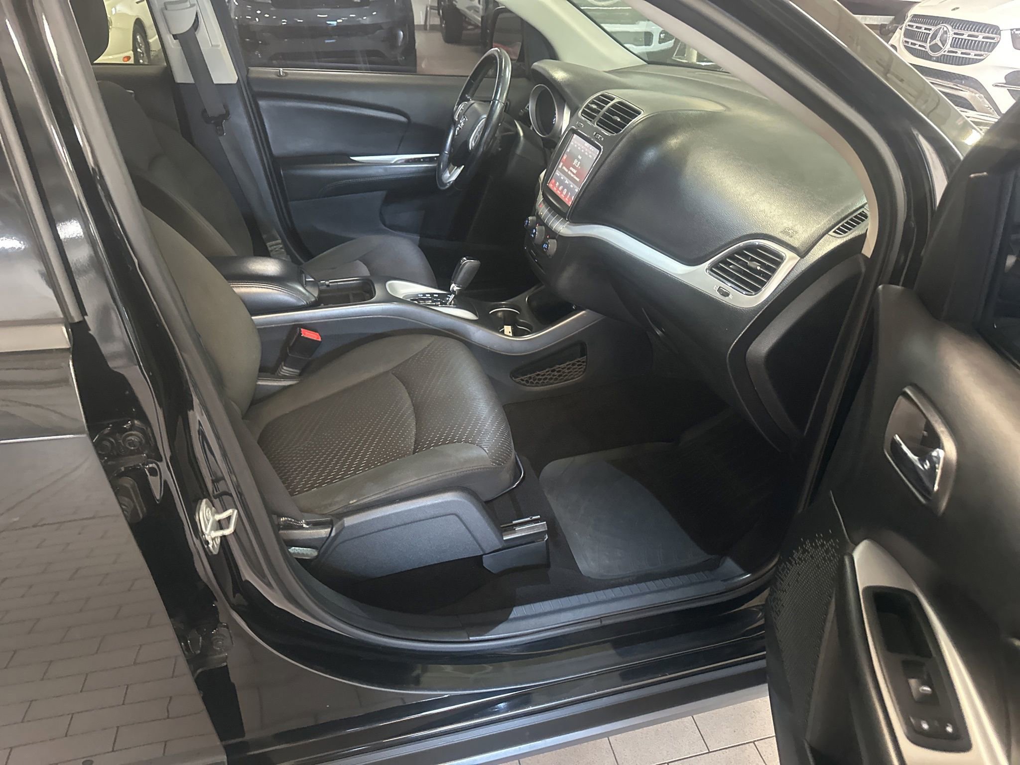 Used 2019 Dodge Journey SE image 14