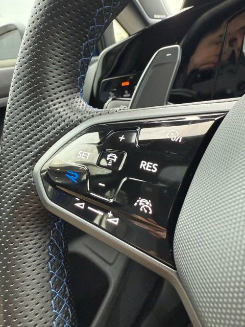 Used 2024 Volkswagen Golf R image 29