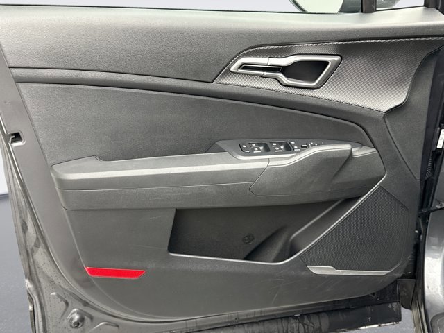 Used 2025 Kia Sportage LX image 9