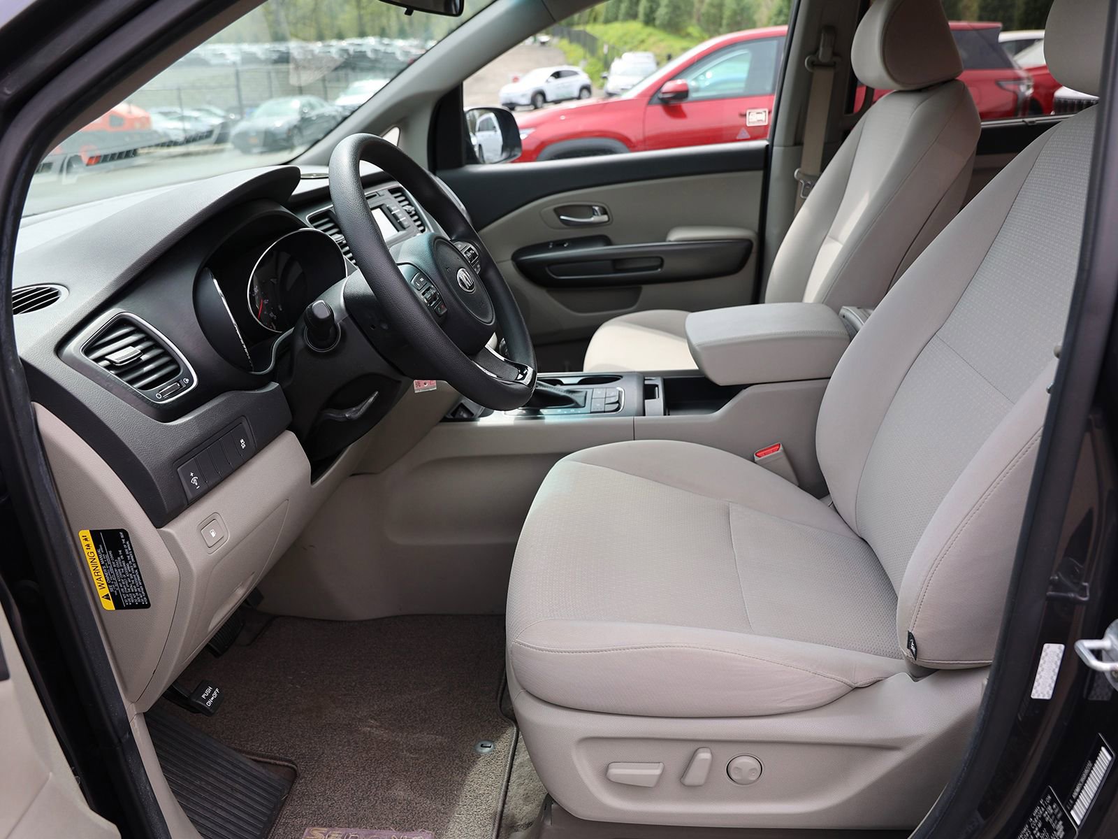 Used 2016 Kia Sedona LX w/ Option Group 020 FWD image 17