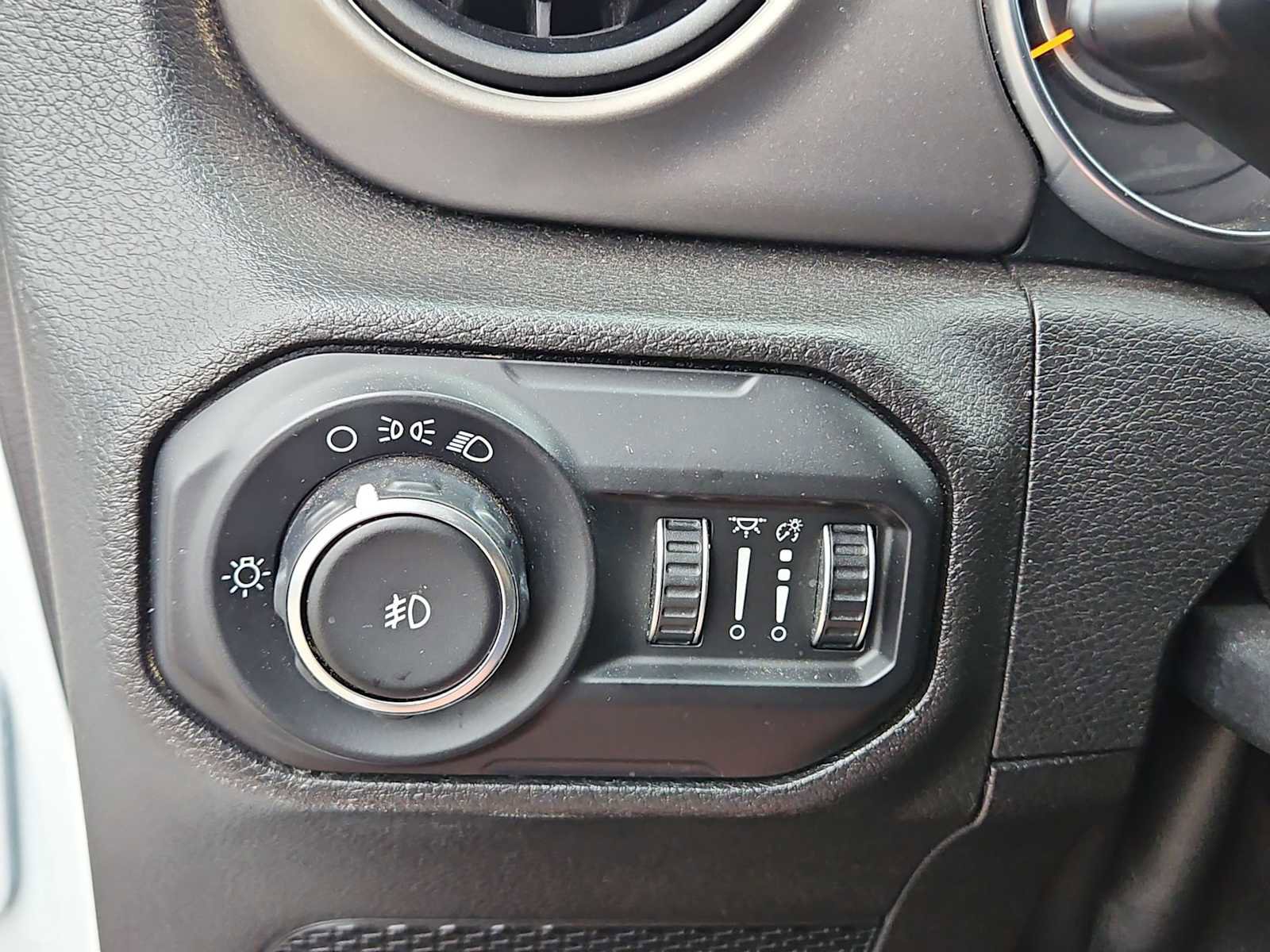 Used 2018 Jeep Wrangler Unlimited Sport AWD/4WD image 19