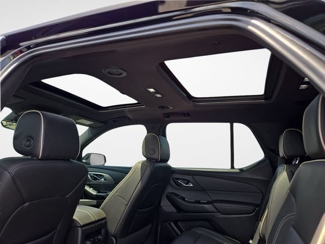 Used 2023 Chevrolet Traverse Premier AWD/4WD image 14