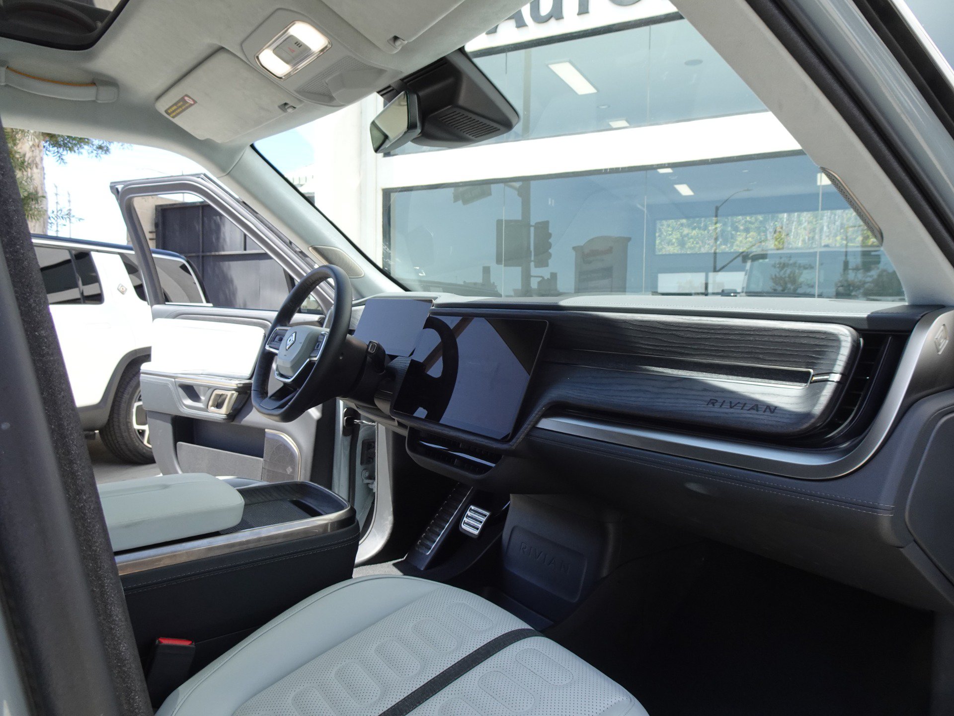 Used 2024 Rivian R1S Adventure AWD/4WD image 17