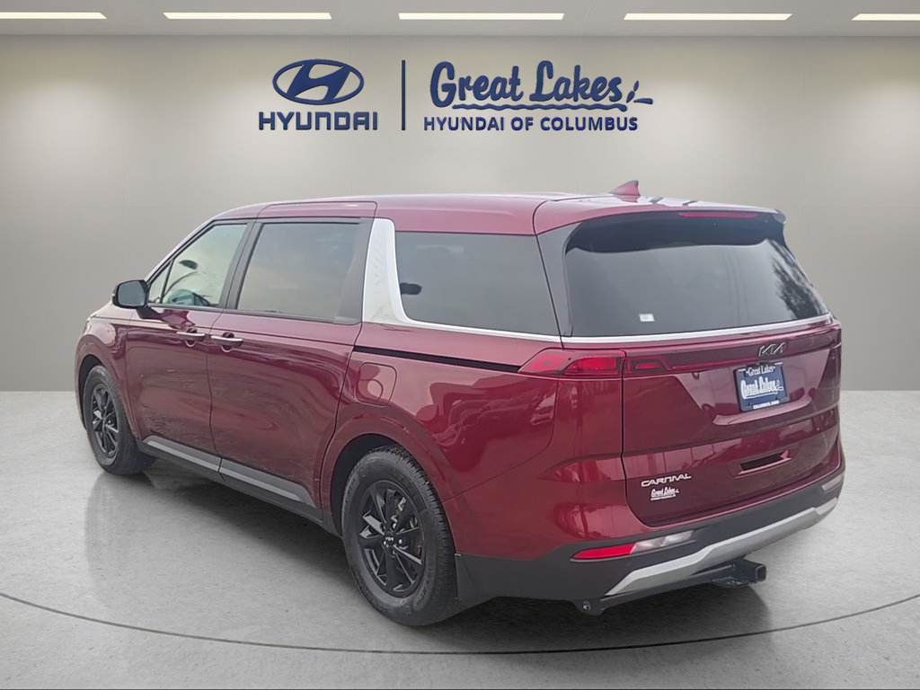 Used 2023 Kia Carnival LX FWD image 3
