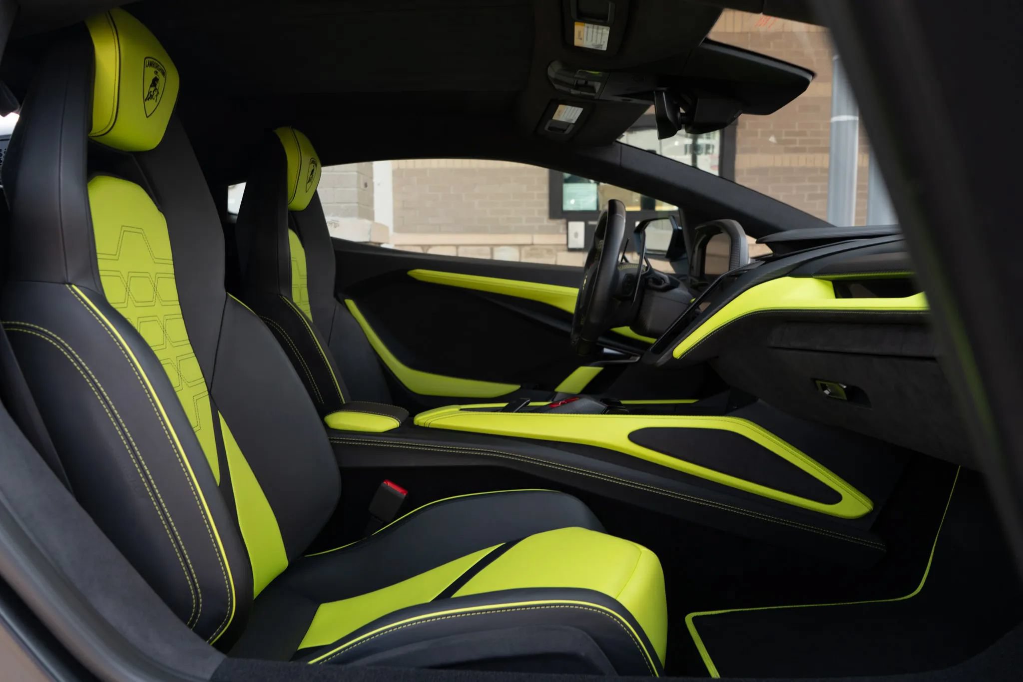Used 2024 Lamborghini Revuelto AWD/4WD image 23