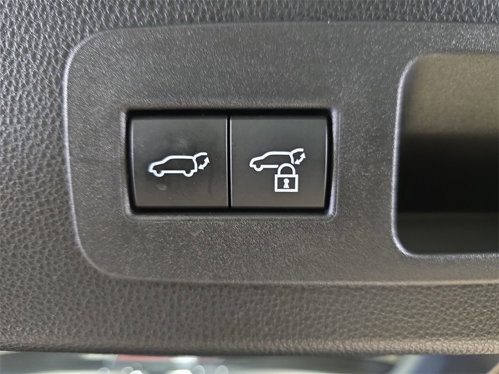 Certified 2025 Lexus LX 600 4WD w/ Luxury Package image 16