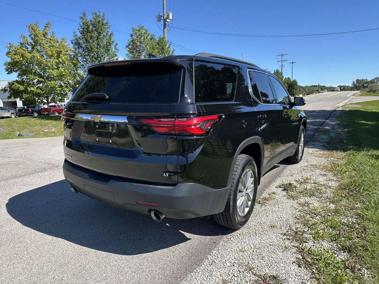 Used 2023 Chevrolet Traverse LT FWD image 12