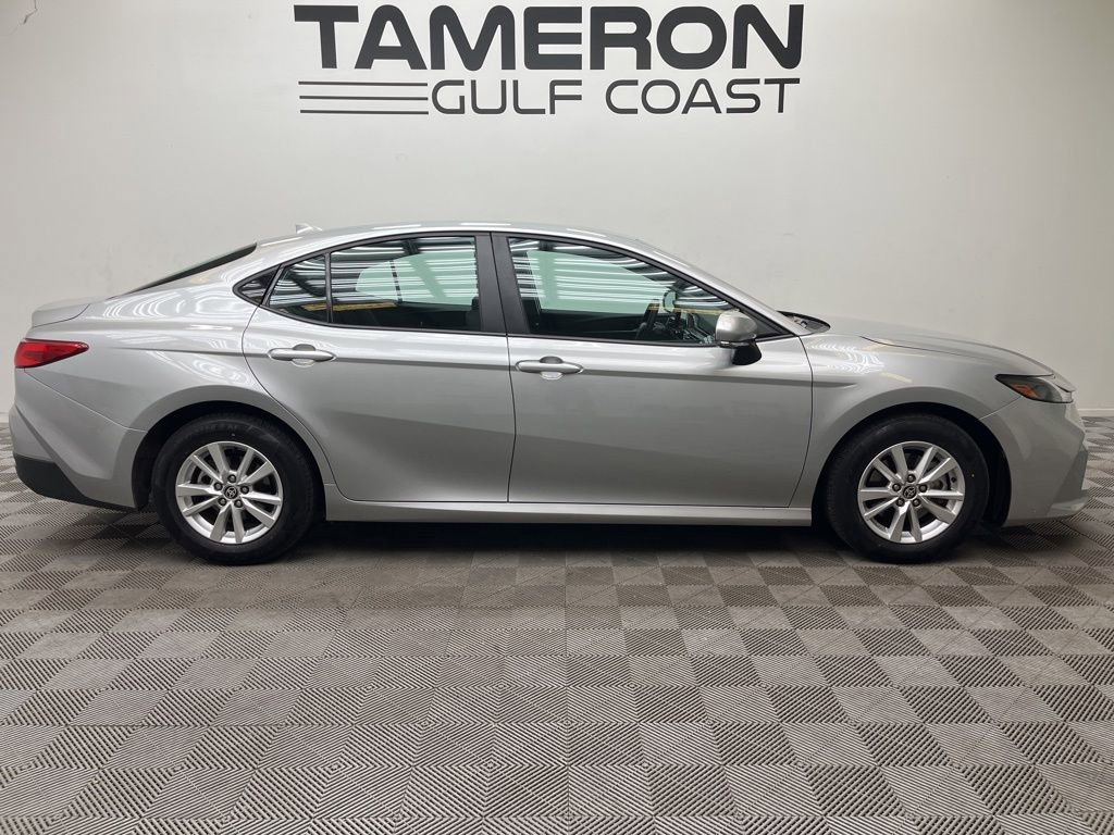 Used 2025 Toyota Camry LE FWD image 4