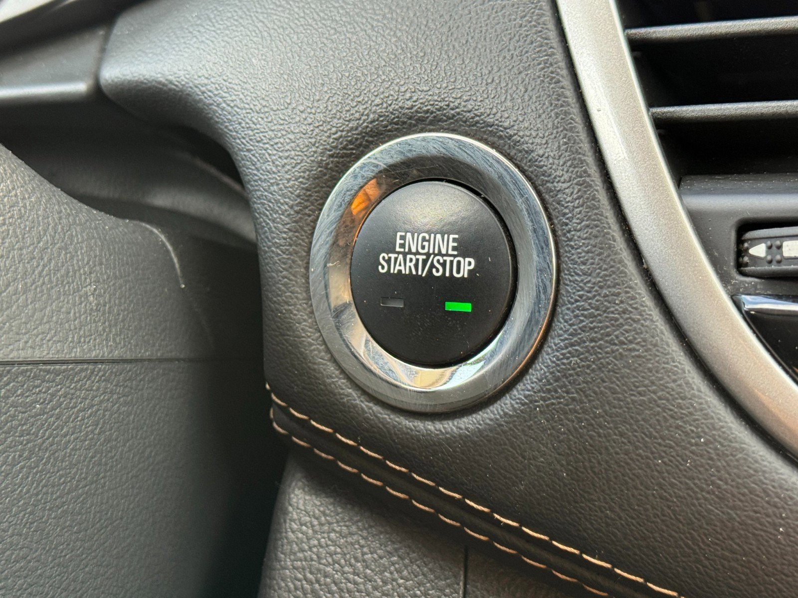 Used 2019 Chevrolet Trax LT w/ LT Convenience Package FWD image 21