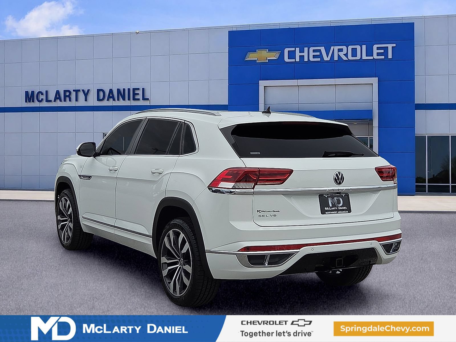 Used 2021 Volkswagen Atlas Cross Sport SEL R-Line FWD image 4