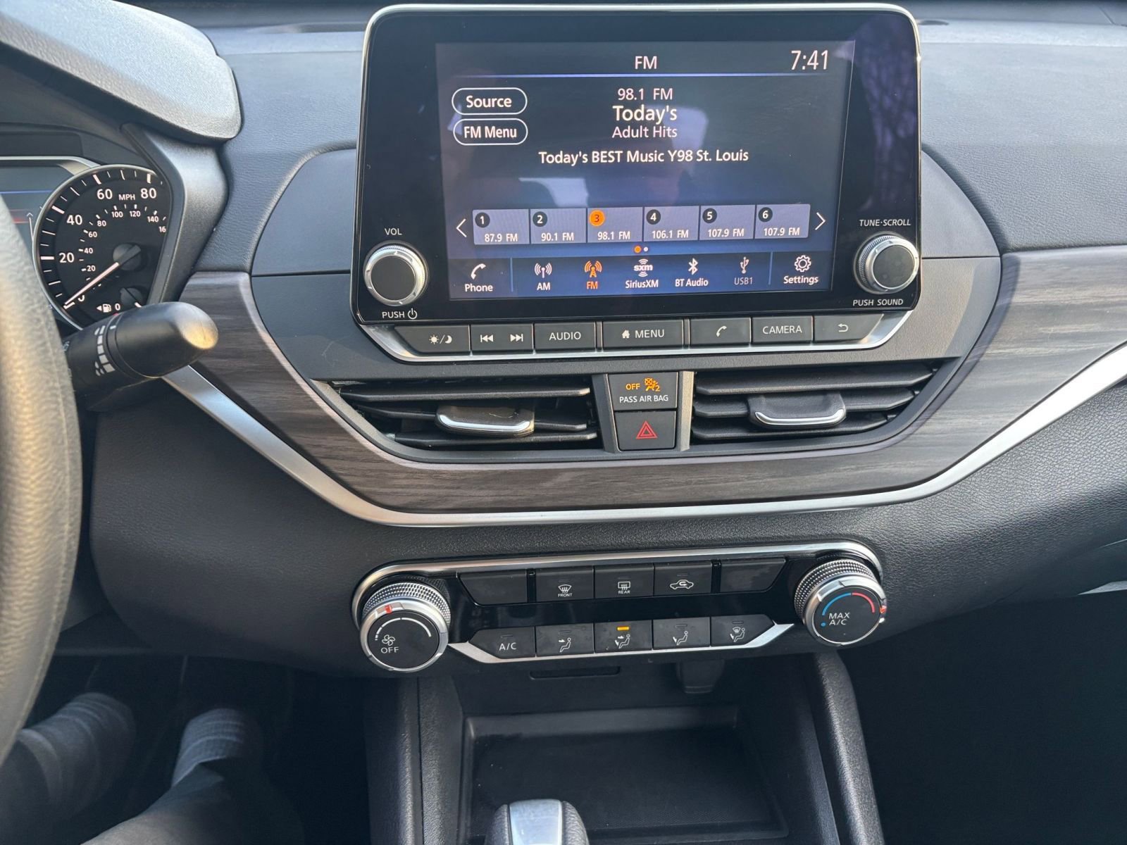Used 2025 Nissan Altima 2.5 SV FWD image 17