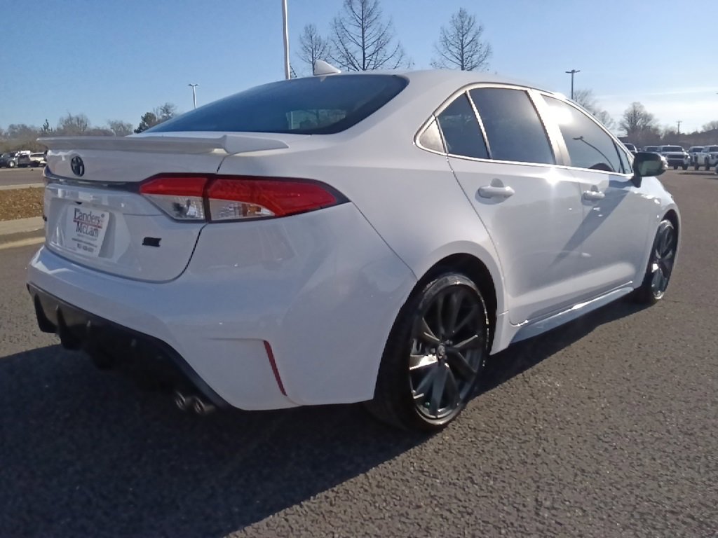 Used 2025 Toyota Corolla SE image 3