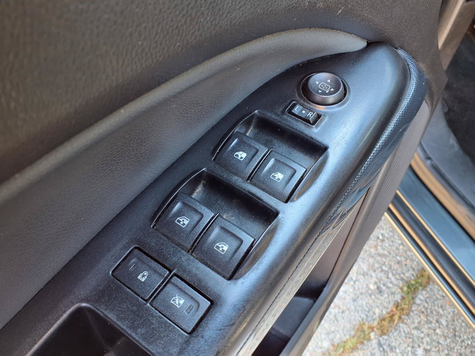 Used 2015 Chevrolet Colorado Z71 AWD/4WD image 14