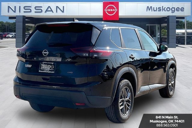Used 2024 Nissan Rogue S AWD/4WD image 5