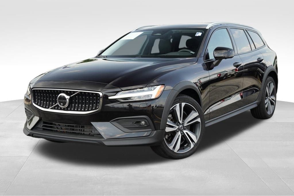 Used 2024 Volvo V60 B5 Cross Country Plus image 2