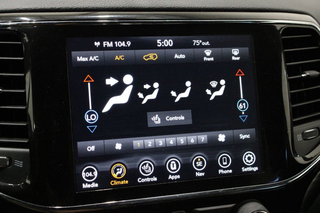 Used 2022 Jeep Grand Cherokee Laredo X image 35