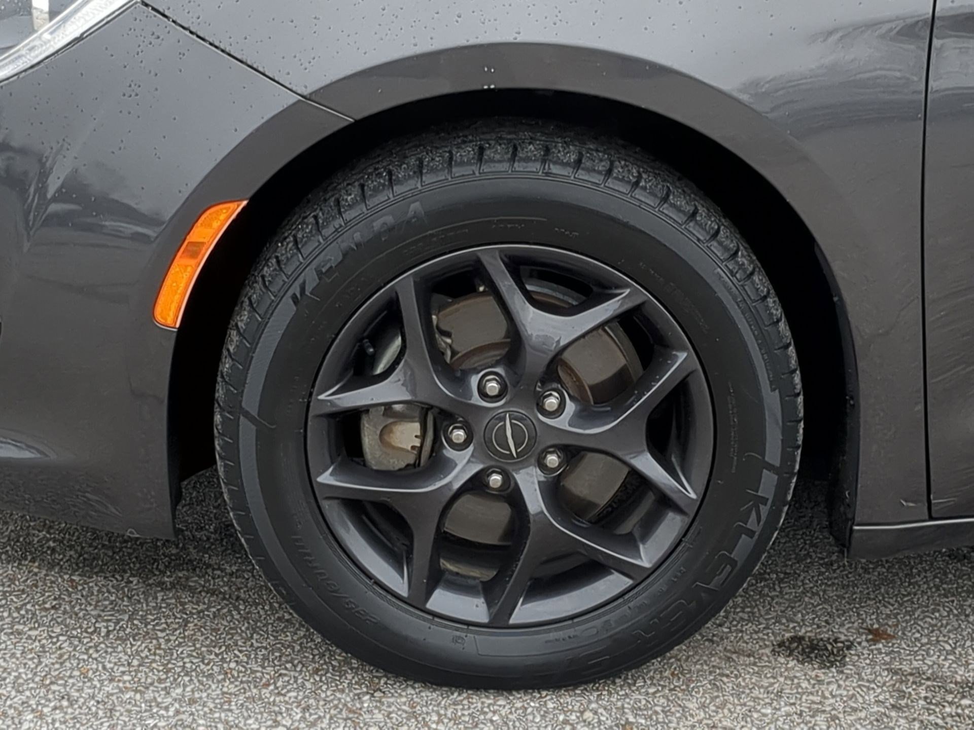 Used 2018 Chrysler Pacifica Touring-L w/ S Appearance Package image 10