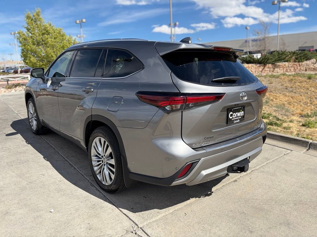 Used 2025 Toyota Highlander Platinum AWD/4WD image 9